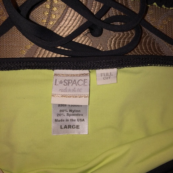 LOVELY L Space bikini set! Top is S & bottom L 😍 - Picture 3 of 6